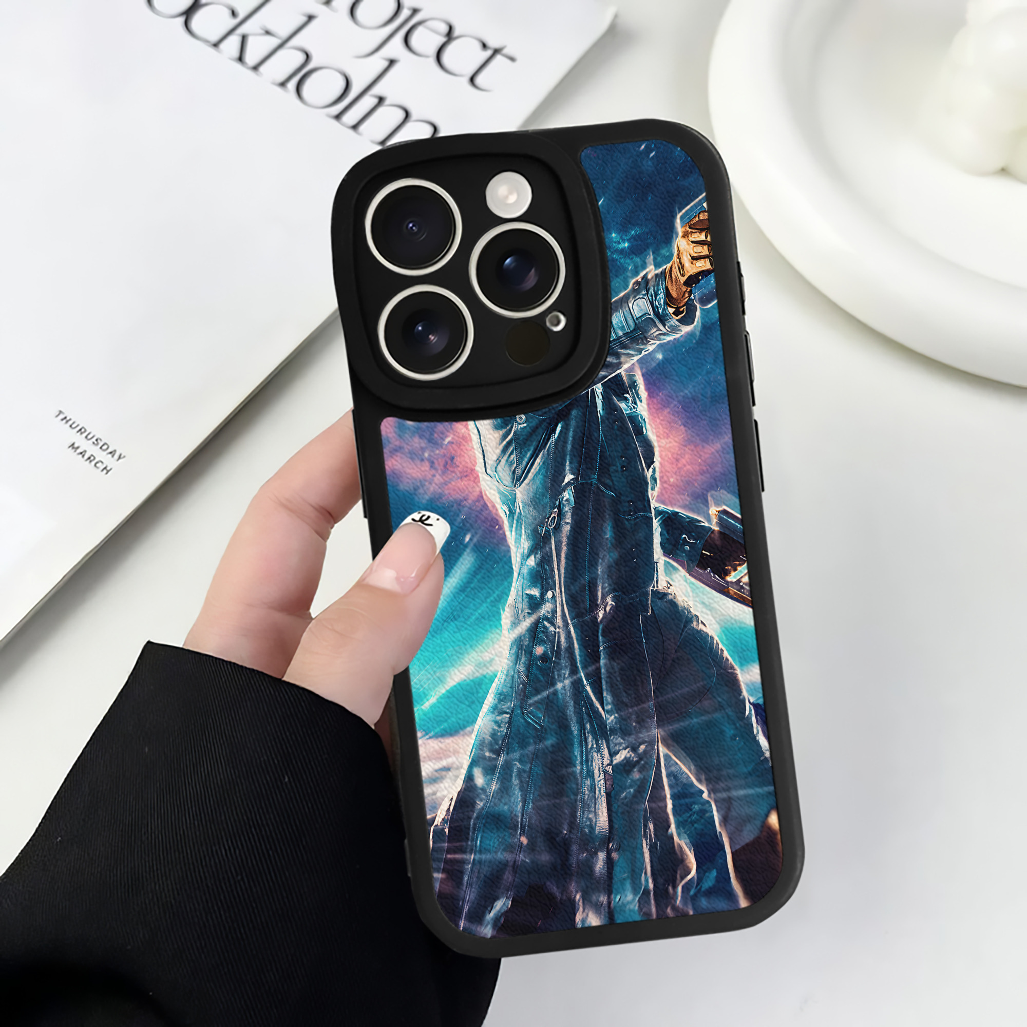 （画像用） アベンジャーズ The Avengers 【iPhone 16シリーズ対応】シリコンスマホケース（レザー調） 材質：シリコン